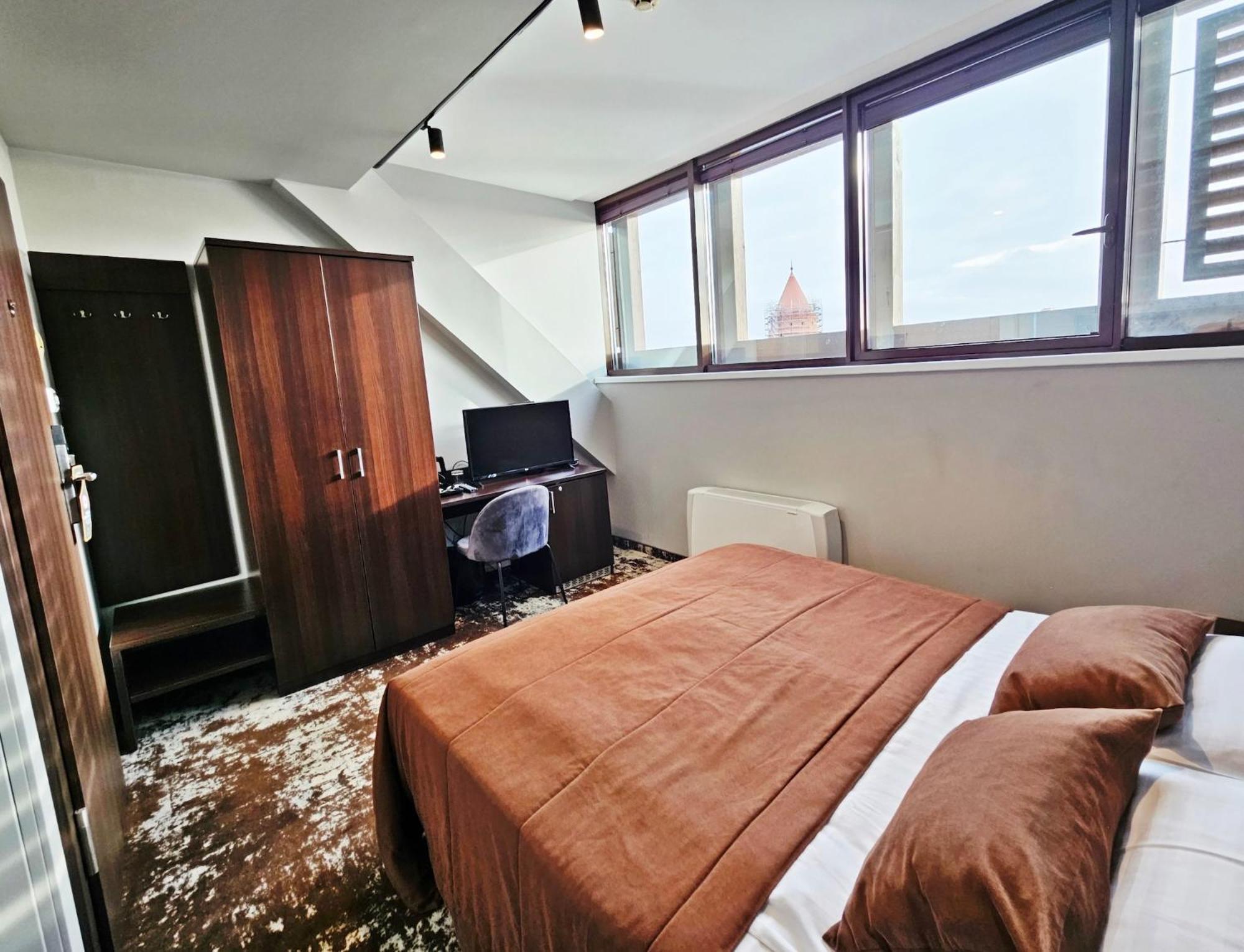 Old Mill Hotel كلابيدا الغرفة الصورة